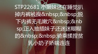 舔着鸡巴，自己还在呻吟，骚货女友干起来就是爽！