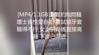 健身房里约站女教练