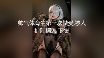 房间外有保洁阿姨，嘴里含着内裤