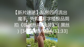 42岁的老阿姨，一人拿一个手机录下做爱的视频，无套干得她下面湿漉漉，多淫水！