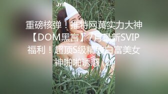 cd 元气少女鹿：好几天没去露出啦，这次专门找了个比较亮的路口，身后一直有骑士们经过，河边遛弯的两个大爷