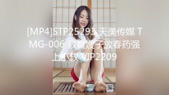 SWAG 小女仆送餐怎麽就一个忍不住就把内裤脱掉惹...