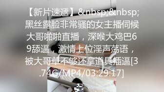 《极品CP?魔手?外购》国内某潮牌服装城大神藏匿女厕隔间板缝中连续偸拍多位漂亮小姐姐方便~笑容甜美明星气质美女也要尿尿的