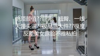 双马尾萝莉小嫩妹情趣装粉色吊带裙，拨开裤子露无毛嫩穴，掰穴特写