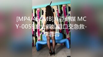 三女两男18嫩妹群P激情大战，排成一排翘起屁股美穴，按头深喉轮流口交，扶着屁股后入猛操，手指扣穴揉搓阴蒂