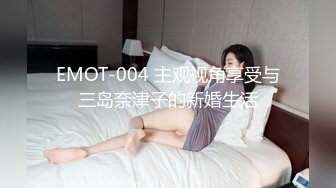 美貌与乳房成正比，无比饱满的巨乳御姐：啊啊啊哥哥我舔不到，来帮我舔！骚死了！