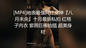 商场偷拍牛仔短裙妹子粉嫩的 鲍鱼