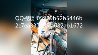 被大鸡巴干爽的无毛逼小妹子全程露脸伺候蒙面大哥啪啪，口交大鸡巴，乖巧听话激情上位插