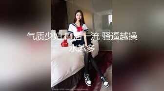 高颜值苗条短发新人妹子沙发道具自慰跳蛋震动扭动屁股非常诱人!