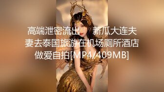 卖萌小美眉厕所自拍