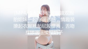 商场女厕全景偷拍美女店员的多毛大肥鲍