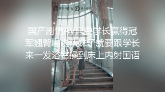 蓝裙大白腚的妹子后撅腚少毛清晰阴户逼上还挂着白带 (1)