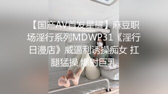 放假去舅妈家玩浴室偷放攝像頭偷拍讀师范的表姐洗澡這身材真不錯沒讀艺校可惜了