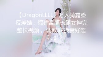 小伙跑到写字楼女厕独占一个坑，拍了不少少妇，尿尿声音都很大