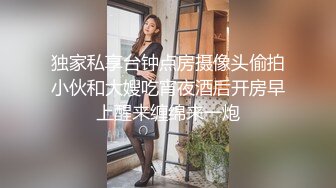 写字楼女厕偷拍 黑裙长发漂亮的美女肥鲍鱼的口已经被打开了