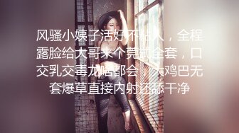 娇小嫩妹子 沙发上互摸调情 黑色丝袜骑乘 转战床上扶着屁股后入