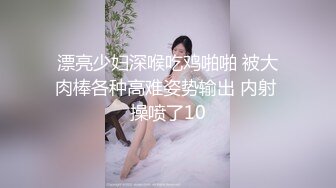 破解家庭摄像头，四眼妹还蛮正点，赤裸对着镜子嘻嘻哈哈 像是DJ舞女，好搞笑的哈哈哈！