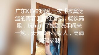 肤白美女撅着屁股等待一个有缘的肉棒进入她的体内