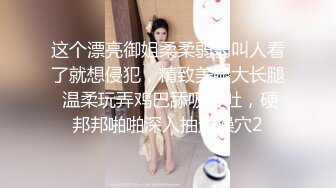 偷加厨师小哥哥微信,趁他上厕所在隔壁勾引他,他直接厕所开鲁