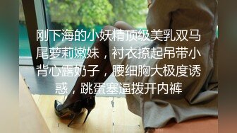 潜入办公楼偷拍 白裙文静美女的小黑鲍 尿尿分叉了