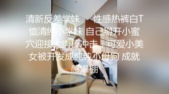 《破解家庭网络摄像头》监控偷拍中年打工夫妻晚上一边玩手机一边做爱玩的花样还挺多的