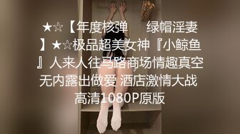 KTV里的服务生脱了衣服够骚够浪~主动上位操B，被朋友扯住头发拍打奶子~精彩又刺激！！