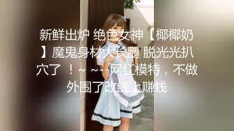 极品反差00后小仙女 可爱圣诞装被操，小骚货一天不操逼逼就难受 逼紧水又多，射后还帮添干净