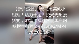 少女集中营跟大哥激情3P玩双飞，一起舔鸡巴口交玩弄，露脸撅着屁股被大哥草，无套轮草直接内射骚逼精彩刺激