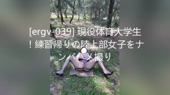 声音嗲嗲毛毛浓密骚妹约炮头套男啪啪，特写深喉口交开档肉丝骑坐，坐在椅子上妹子自己动，站立后入射在大腿上