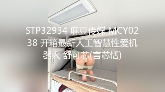 现在大学生好开放，大学生情侣开房自拍，女主趴在沙发上被要求撅起屁股来方便拍摄