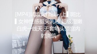 4P-影楼里，摄影师爆操婚纱新娘，工作人员还帮忙打灯吃蛋摸睾丸1