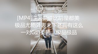 华裔留学生与洋男友激情口交，口活一流，疯狂吮吸大屌