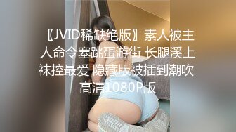 时髦大美女大黑B蹲坑抽烟尿尿时间紧迫拍完B就闪