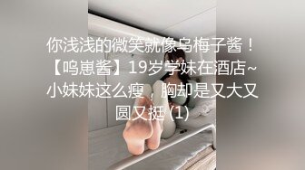 牛仔短裤苗条小姐姐！细腰美腿自慰！性感珍珠内裤，奶头乳夹，假屌抽插多毛骚穴，表情淫骚