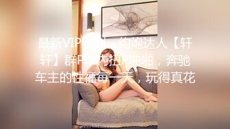 五星级变态偷拍牛人连拍几个妹子竟然伸手去接妹子的便便偷走,妹子拉到一半回头看的时候,发现便便凭空消失吓坏了