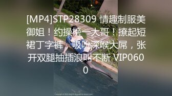 床上黑丝少妇的3P游戏 会玩的大哥连抠带草还有道具 骚逼给她玩肿了