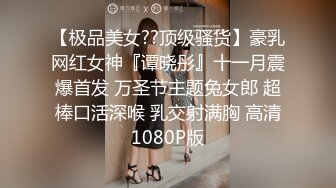 两对小情侣酒店啪啪互换女友,微胖文静斯文眼镜胖妹子十分受欢迎,穿着吊带裤赴约