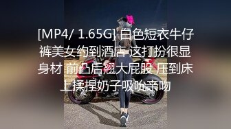 阁楼爆操小女友，家长在楼下只能捂住嘴享受