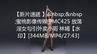 [MP4]旗袍苗条妹子3P啪啪，穿着高跟鞋翘屁股特写掰穴，前后一起猛操骑乘