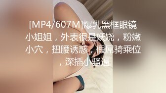 商场女厕全景偷拍几个高颜值美女嘘嘘2 (10)